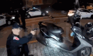 台湾高雄警匪枪战全程纪录,勇警反应快连开22枪压制
